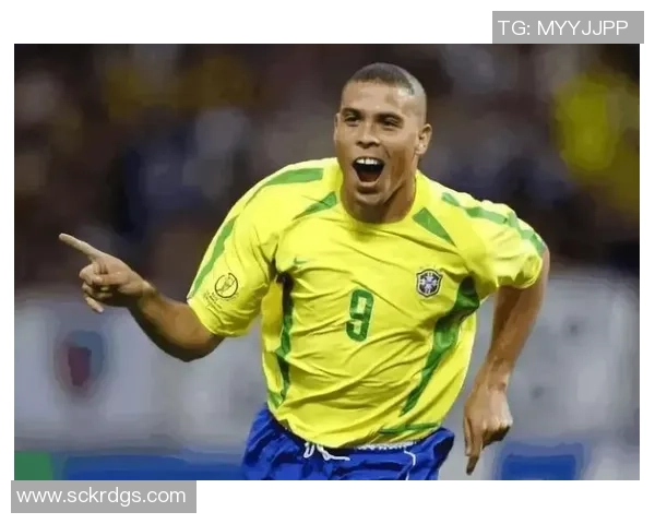 足球巨星与妻子携手共谱爱情传奇 一同走过人生巅峰与风雨